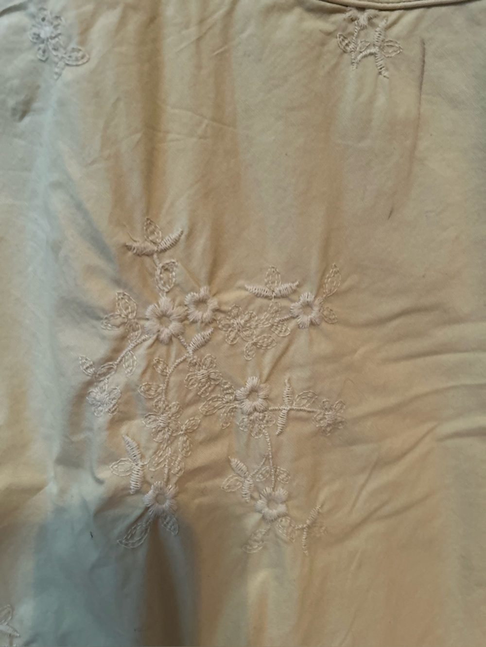 ✌️4/$20✌️ Embroidered sundress - Picture 4 of 14